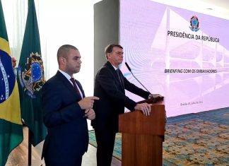 Bolsonaro golpista imita Trump e ameaça as eleições