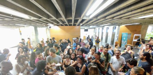 Administração da UERJ e Cláudio Castro pagam altos salários em projetos suspeitos enquanto dão calote nos trabalhadores