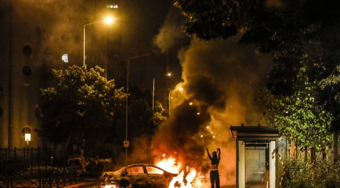 Protestos na França contra assassinato de imigrante